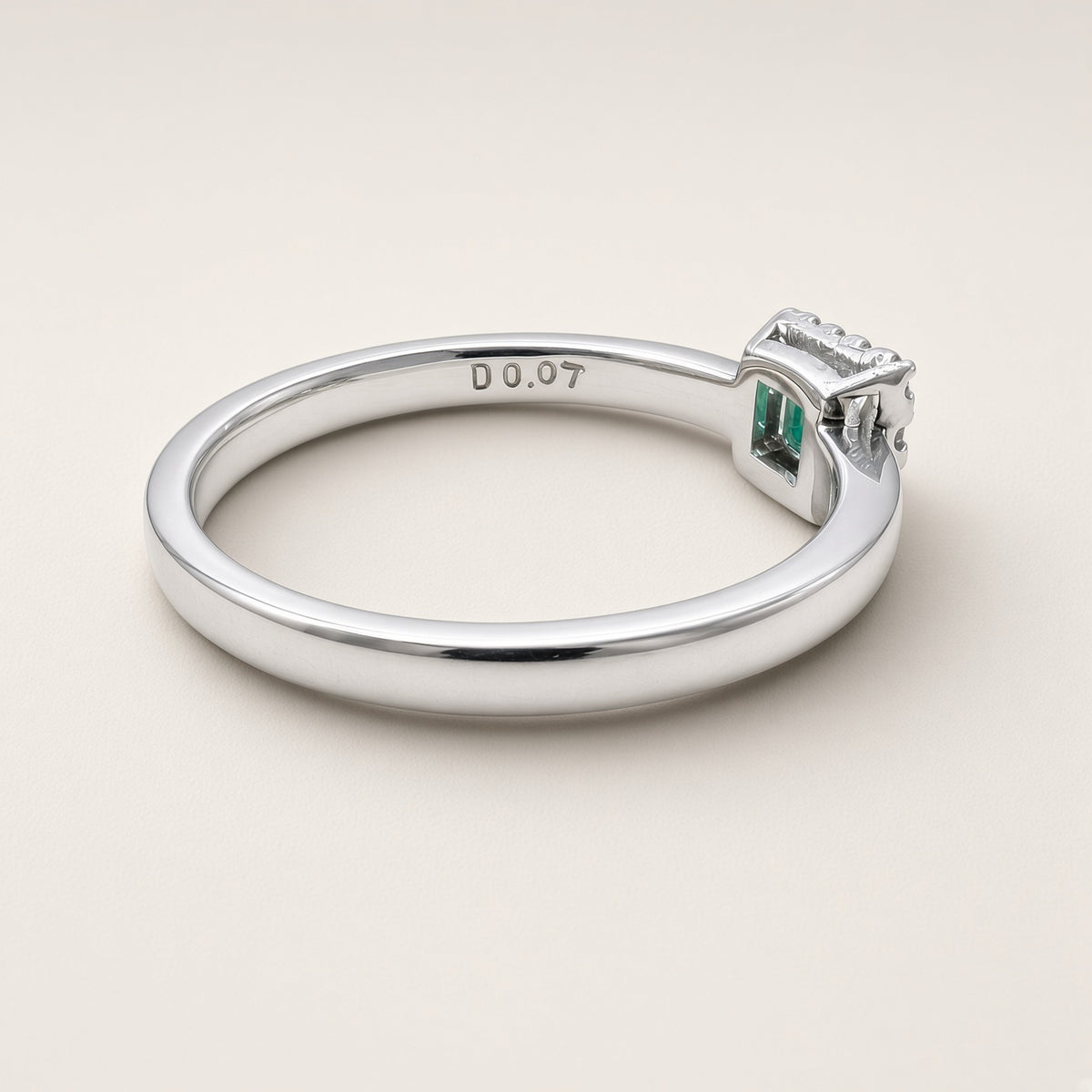 PT900 エメラルド スクエア取り巻きリング 0.12ct