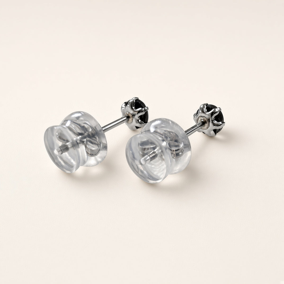 Pt900 ブラックダイヤモンドピアス（0.3ct／0.5ct）