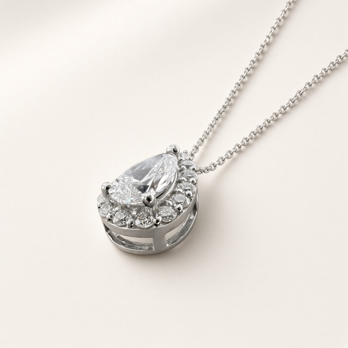 Pt850 ペアシェイプダイヤモンドネックレス 計1.20ct(0.902ct / 0.30ct)