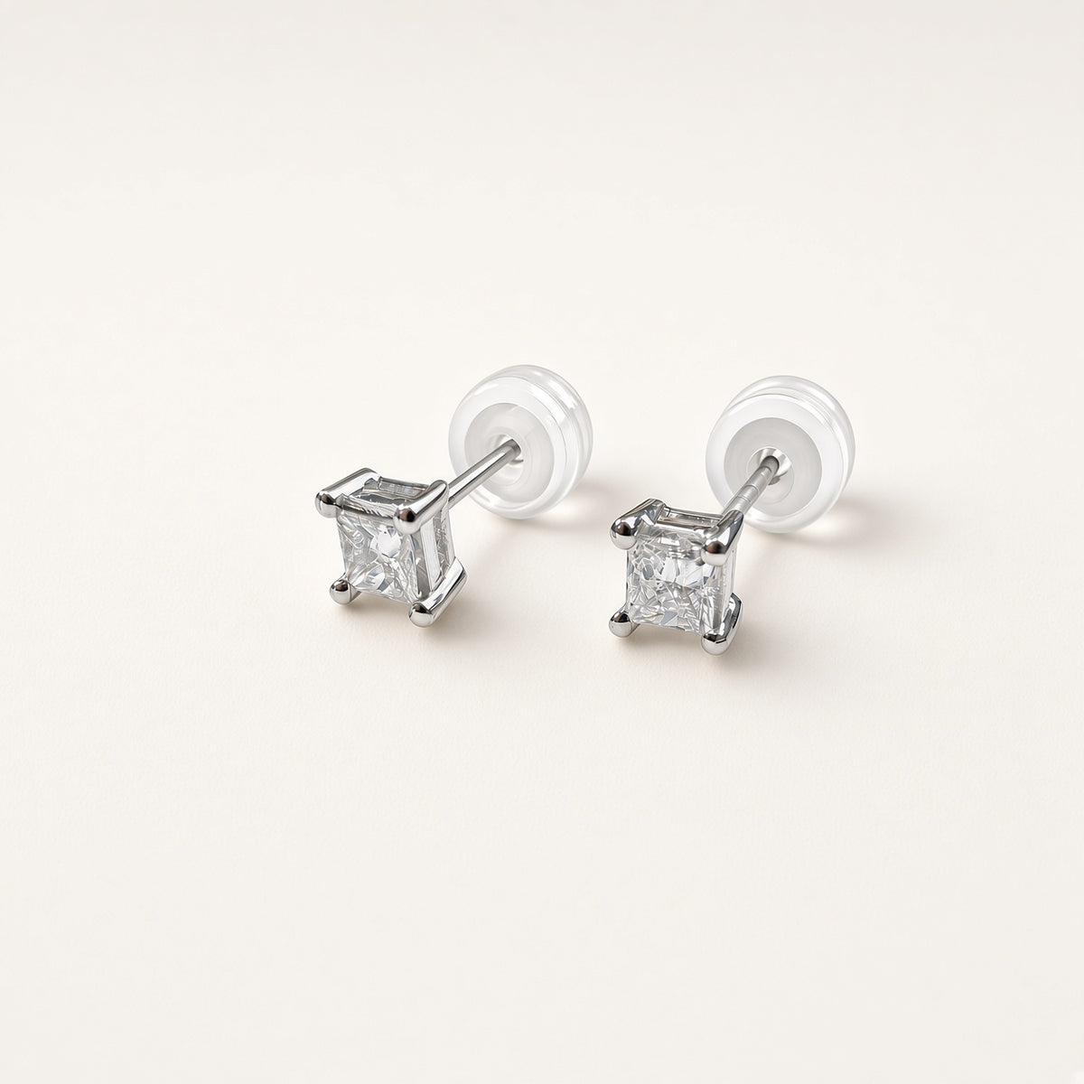 K18ホワイトゴールド ダイヤモンド 0.2ct スクエアスタッドピアス