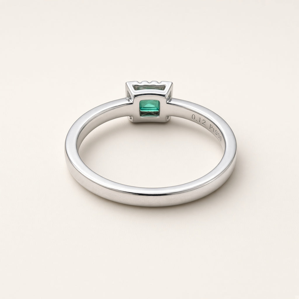 PT900 エメラルド スクエア取り巻きリング 0.12ct