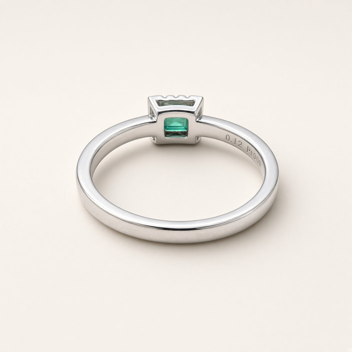 PT900 エメラルド スクエア取り巻きリング 0.12ct