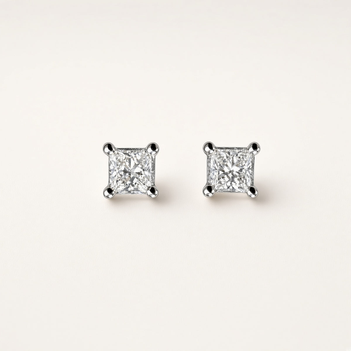 K18ホワイトゴールド ダイヤモンド 0.2ct スクエアスタッドピアス