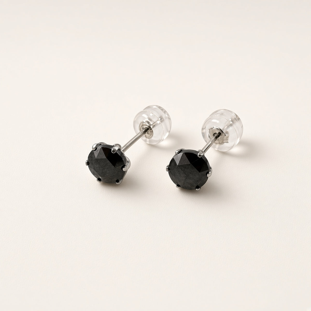 Pt900 ブラックダイヤモンドピアス（0.3ct／0.5ct）