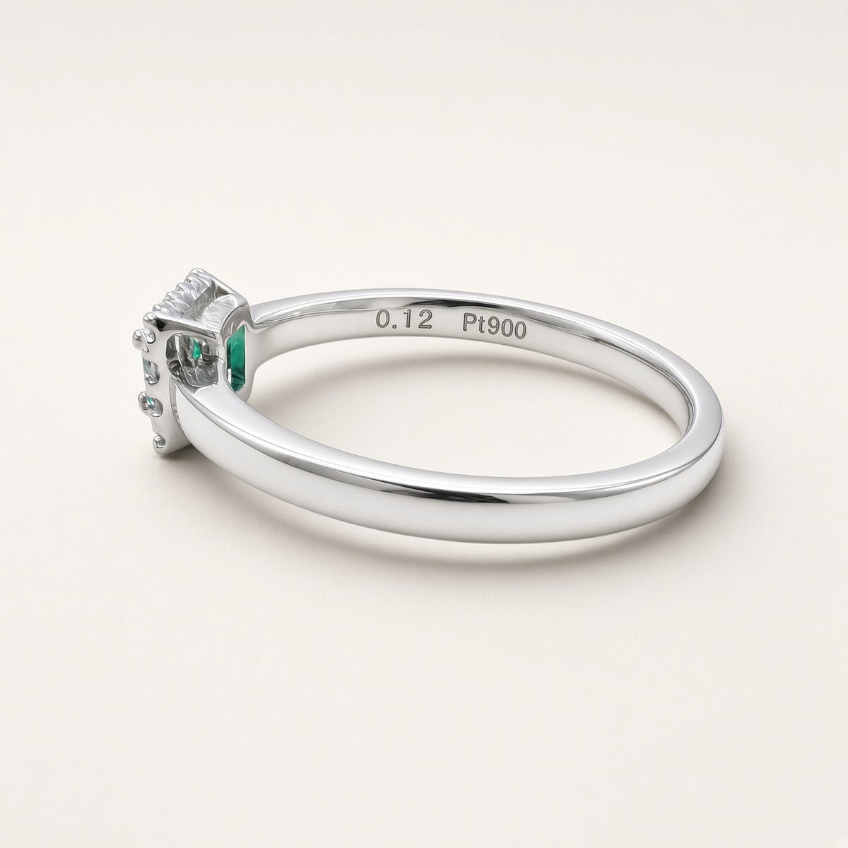 PT900 エメラルド スクエア取り巻きリング 0.12ct