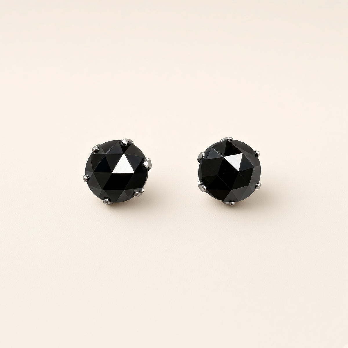 Pt900 ブラックダイヤモンドピアス（0.3ct／0.5ct）