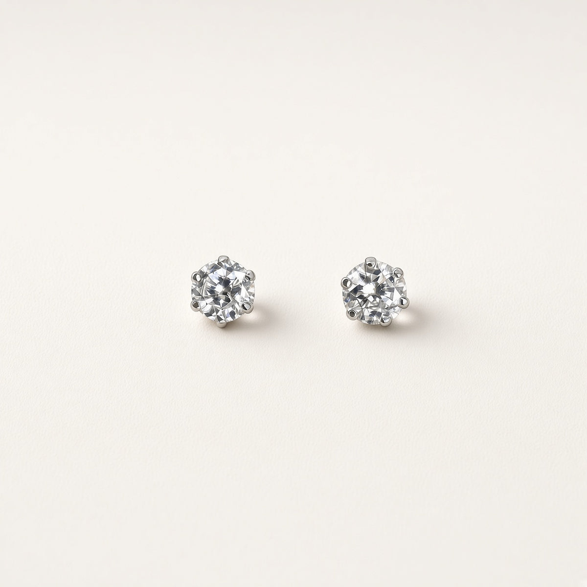 Pt900 一粒ダイヤモンドピアス 計0.1ct 6本爪